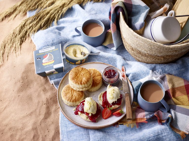 220425 011B SummerHamper