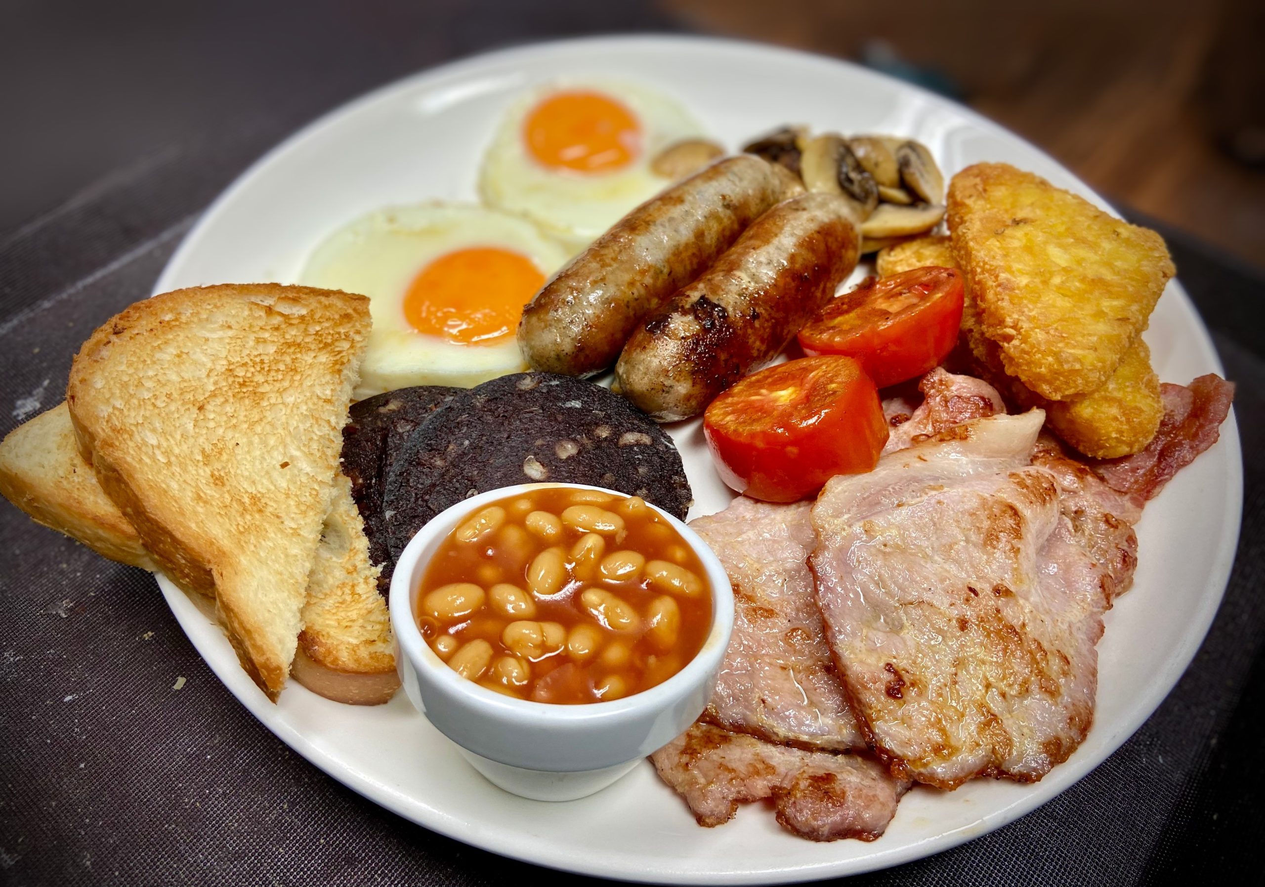 www.znewsservice.com ardent enthusiasts of traditional full english breakfast criticize lacklustre versions served abroad jam press jmp316970 scaled