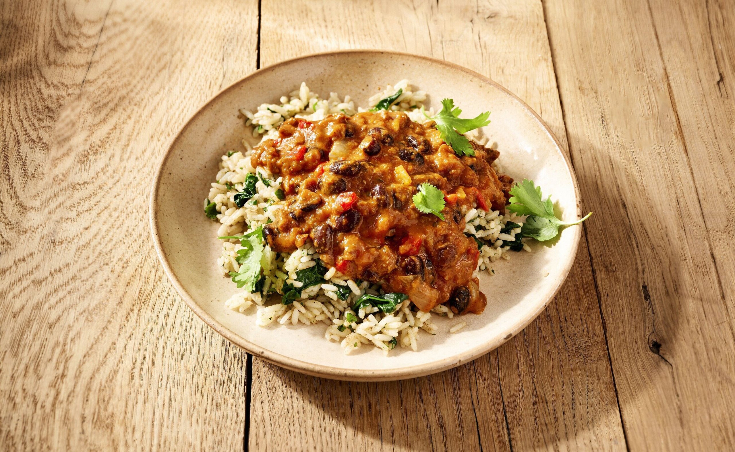 www.znewsservice.com beyond meat launches plant based ready meals range in the uk beyond meals chili with coriander rice scaled