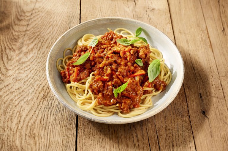 www.znewsservice.com beyond meat launches plant based ready meals range in the uk beyond meals spaghetti bolognese