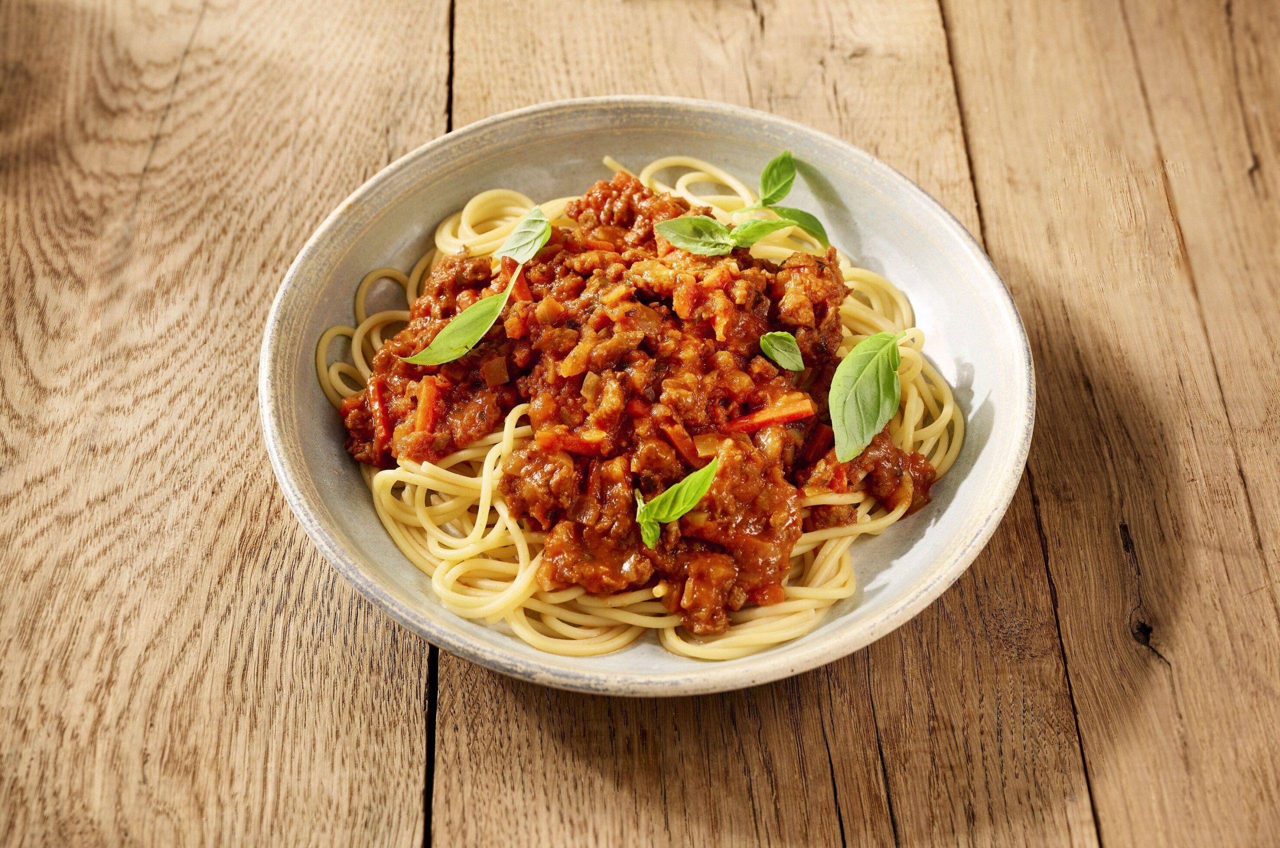www.znewsservice.com beyond meat launches plant based ready meals range in the uk beyond meals spaghetti bolognese scaled