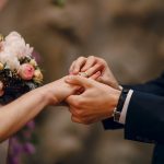 www.znewsservice.com love in the usa study reveals 91 million married american couples are blissfully happy groom putting ring bride s finger