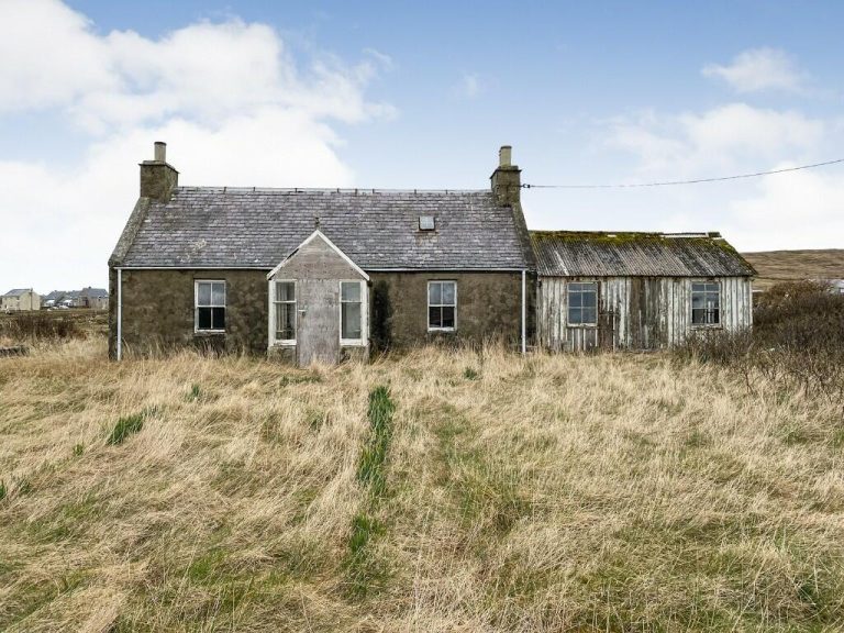 www.znewsservice.com remote house selling for just 40000 but homehunters think it would be perfect murder novel setting jam press jmp315429