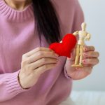 www.znewsservice.com survey reveals heart health symptoms often ignored by brits costing energy and well being pexels puwadon sangngern 5340279