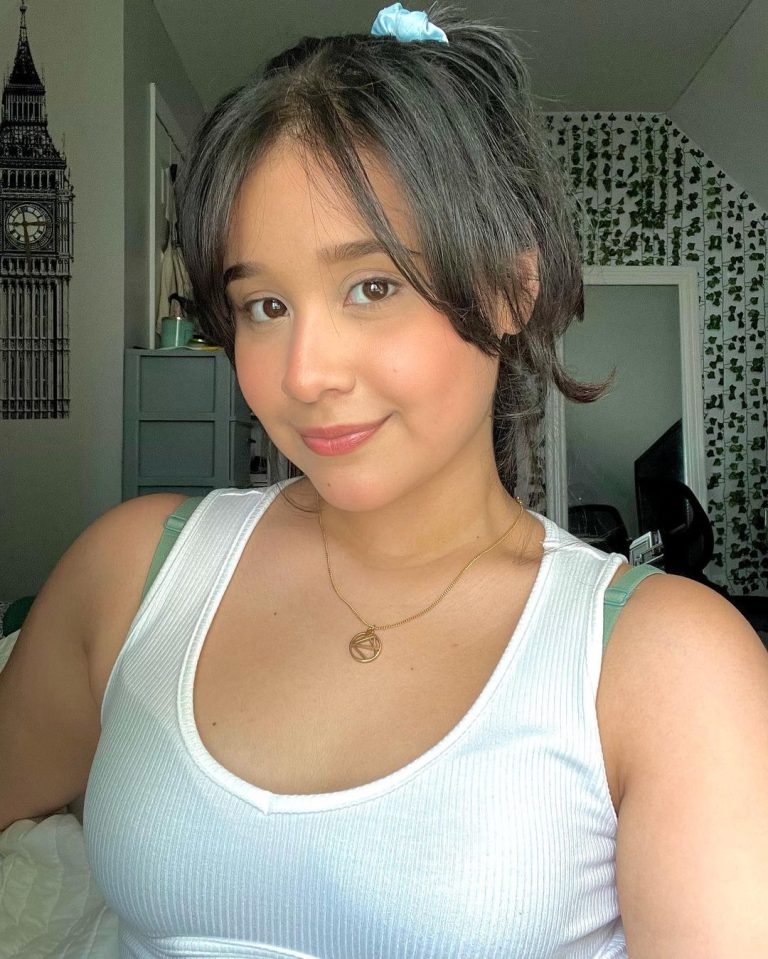 www.znewsservice.com woman amazes tiktok with ability to sneeze with her eyes open leaving viewers unsettled jam press jmp323102